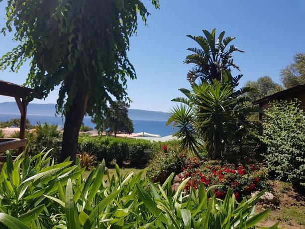 Imagen de los exteriores del Hotel Mare E Monti, Serra-di-Ferro. Foto 18