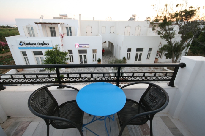 Imagen de los exteriores del Hotel Mare Naxia. Foto 7