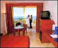 Imagen de la habitación del Hotel Mare Nostrum Resort. Foto 2