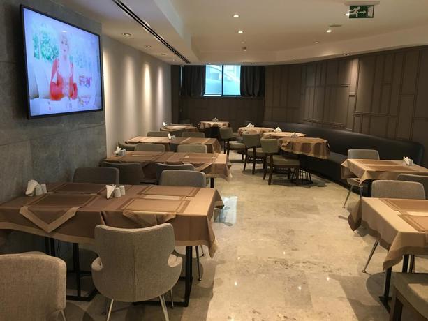 Imagen del bar/restaurante del Hotel Mare Park. Foto 2