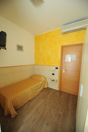Imagen de la habitación del Hotel Mare, Pesaro. Foto 7
