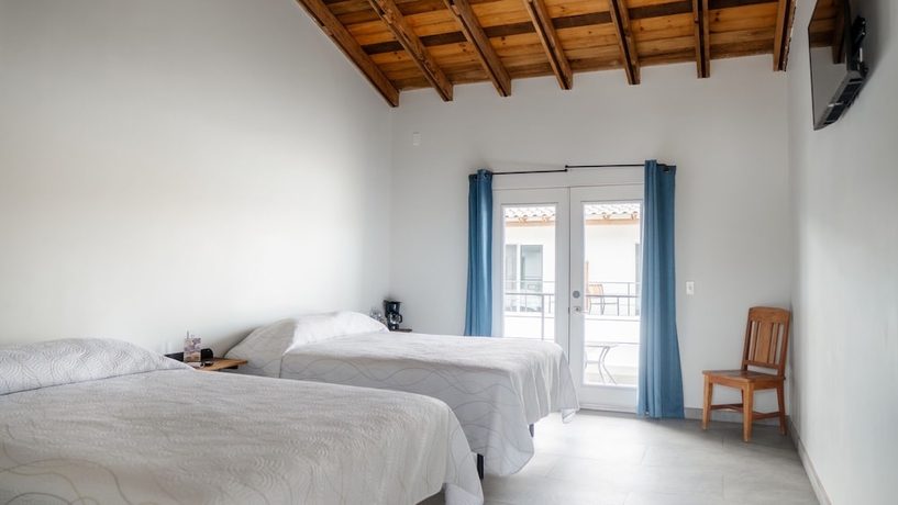 Imagen de la habitación del Hotel Marea Baja. Foto 4