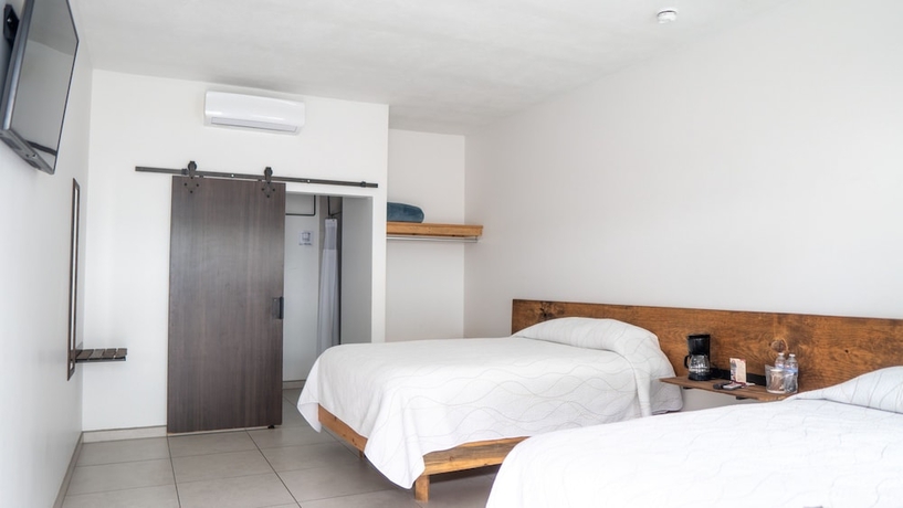 Imagen de la habitación del Hotel Marea Baja. Foto 5