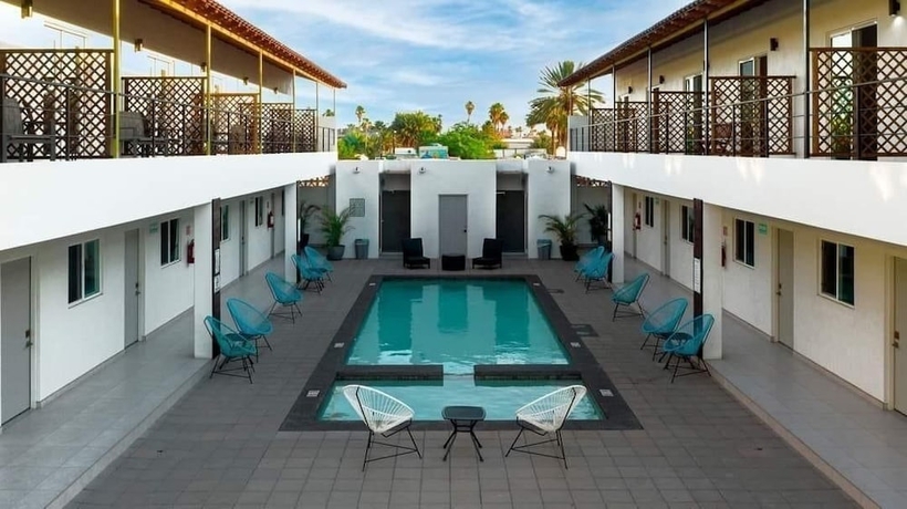 Imagen de la piscina del Hotel Marea Baja. Foto 11