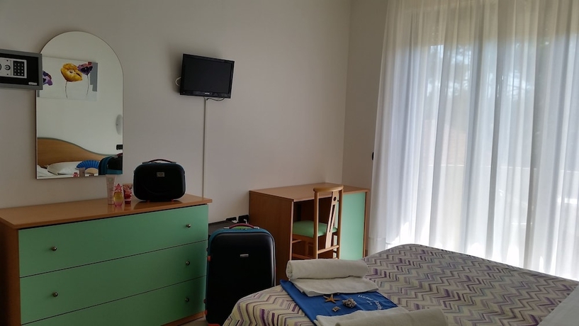 Imagen de la habitación del Hotel Marebello. Foto 9