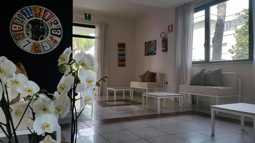 Imagen de los interiores del Hotel Marebello. Foto 13