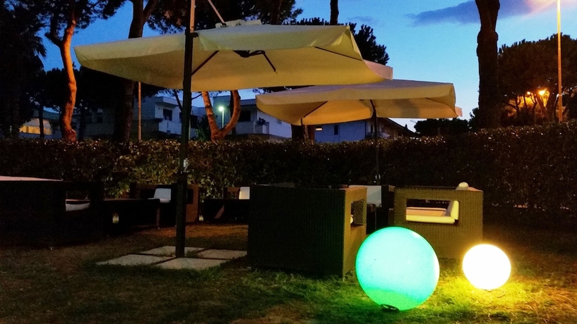 Imagen de los exteriores del Hotel Marebello. Foto 11