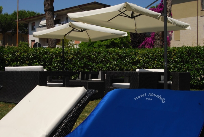 Imagen de los exteriores del Hotel Marebello. Foto 12