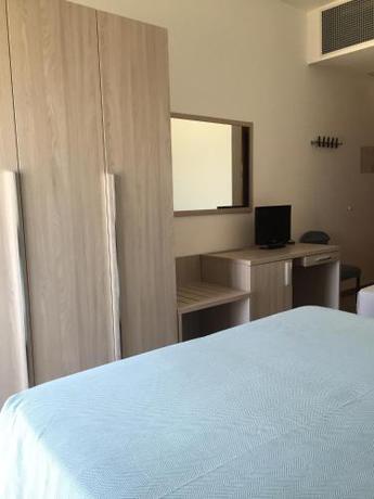 Imagen de la habitación del Hotel Mareblu. Foto 8