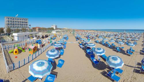 Imagen general del Hotel Mareblu. Foto 4