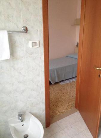 Imagen de la habitación del Hotel Mareblu. Foto 9
