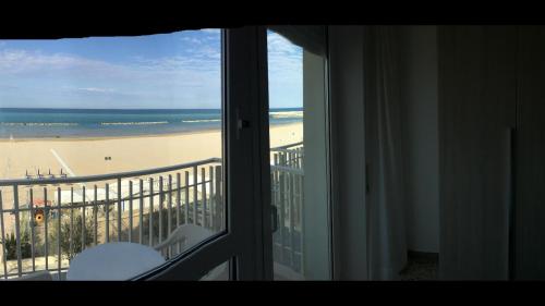 Imagen de la habitación del Hotel Mareblu. Foto 10