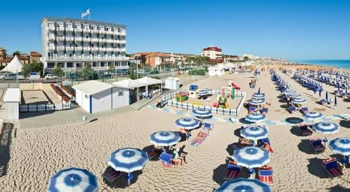 Imagen general del Hotel Mareblu. Foto 7