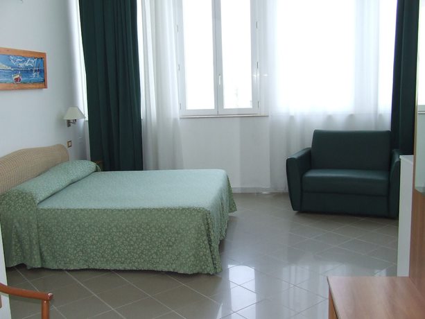 Imagen de la habitación del Hotel Marechiaro. Foto 13