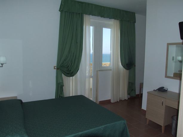 Imagen de la habitación del Hotel Marechiaro, San Menaio. Foto 15