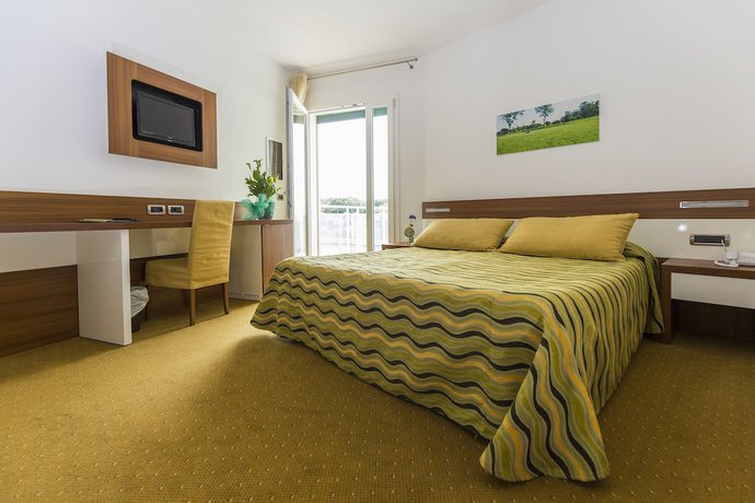 Imagen de la habitación del Hotel Maregolf. Foto 6