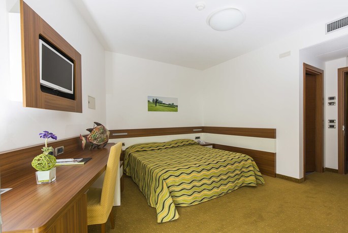 Imagen de la habitación del Hotel Maregolf. Foto 8