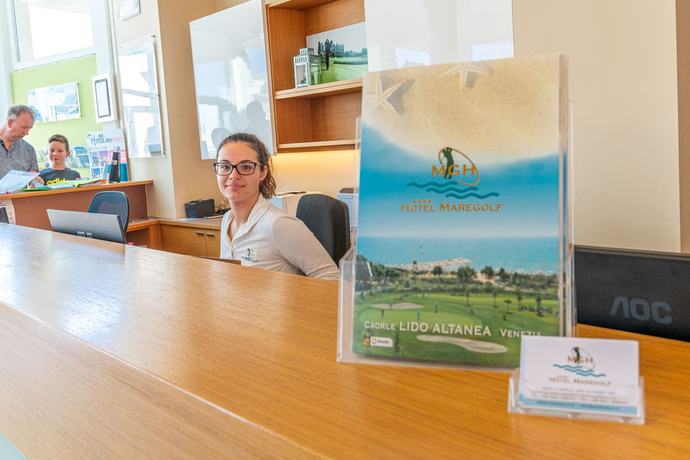 Imagen de los interiores del Hotel Maregolf. Foto 16