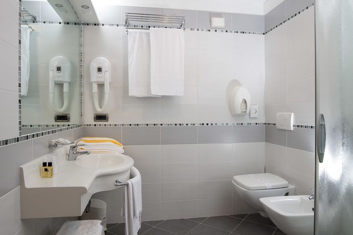 Imagen de la habitación del Hotel Maregolf. Foto 9