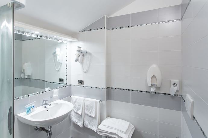 Imagen de la habitación del Hotel Maregolf. Foto 11