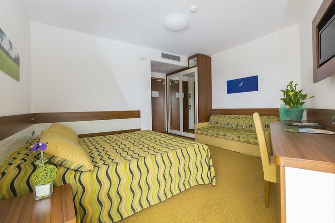 Imagen de la habitación del Hotel Maregolf. Foto 13