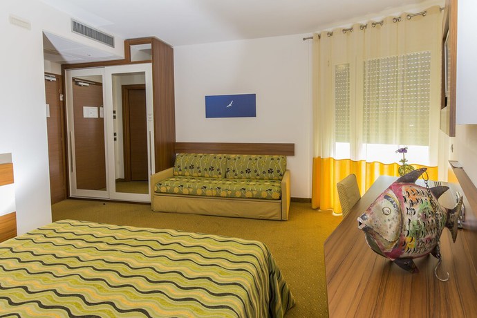 Imagen de la habitación del Hotel Maregolf. Foto 15