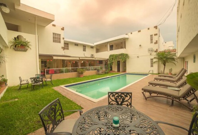 Imagen de la piscina del Hotel Marela. Foto 20