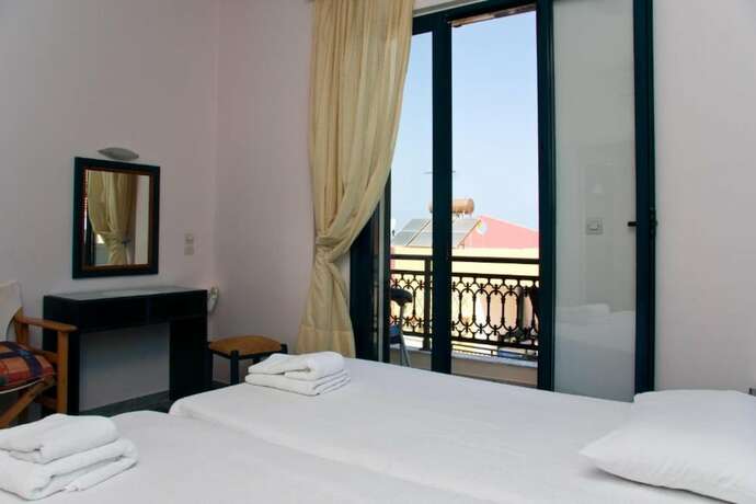 Imagen de la habitación del Hotel Marelina Villas. Foto 17