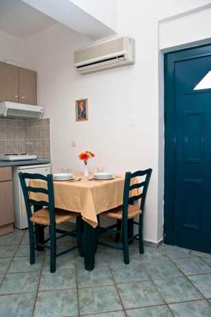 Imagen de la habitación del Hotel Marelina Villas. Foto 18