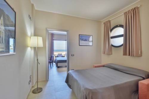 Imagen de la habitación del Hotel Mareluna. Foto 4