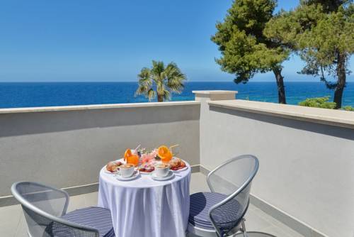 Imagen de la habitación del Hotel Mareluna. Foto 5