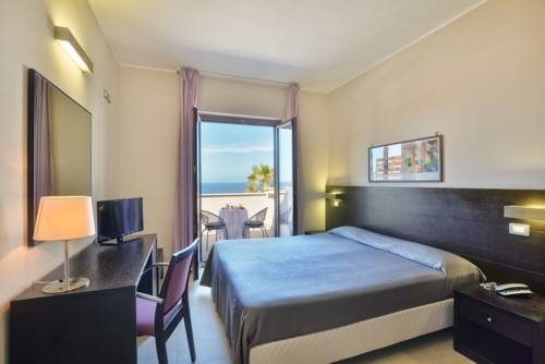 Imagen de la habitación del Hotel Mareluna. Foto 6