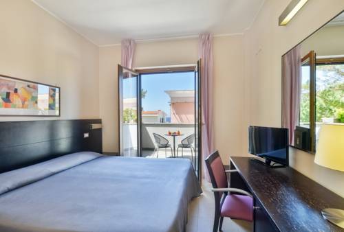 Imagen de la habitación del Hotel Mareluna. Foto 10