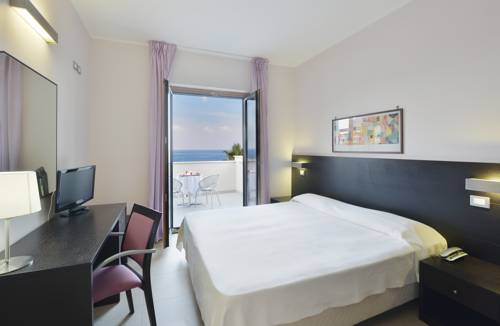 Imagen de la habitación del Hotel Mareluna. Foto 12