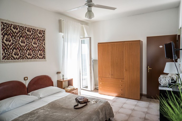 Imagen de la habitación del Hotel Maremola. Foto 9