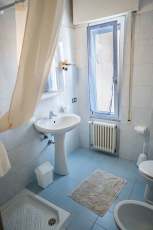 Imagen de la habitación del Hotel Maremola. Foto 10