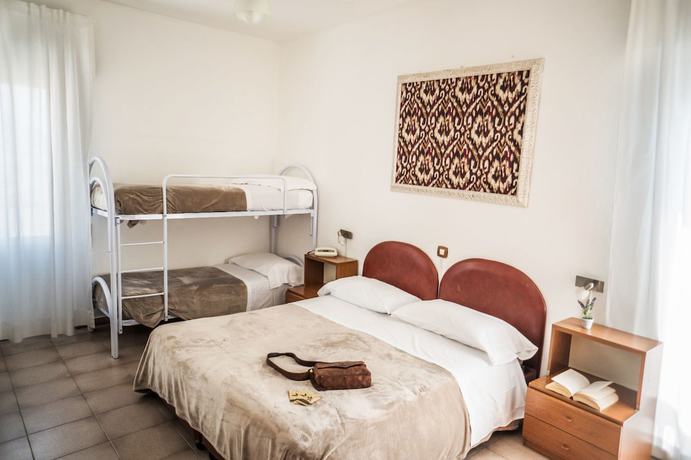 Imagen de la habitación del Hotel Maremola. Foto 11