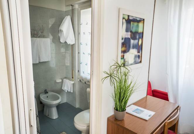 Imagen de la habitación del Hotel Maremola. Foto 15