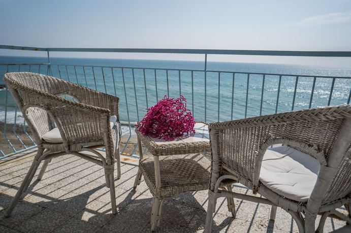 Imagen de la habitación del Hotel Maremola. Foto 16