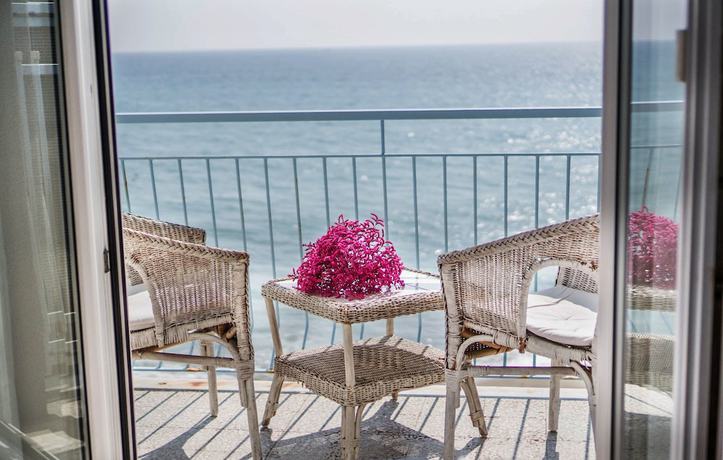 Imagen de la habitación del Hotel Maremola. Foto 17