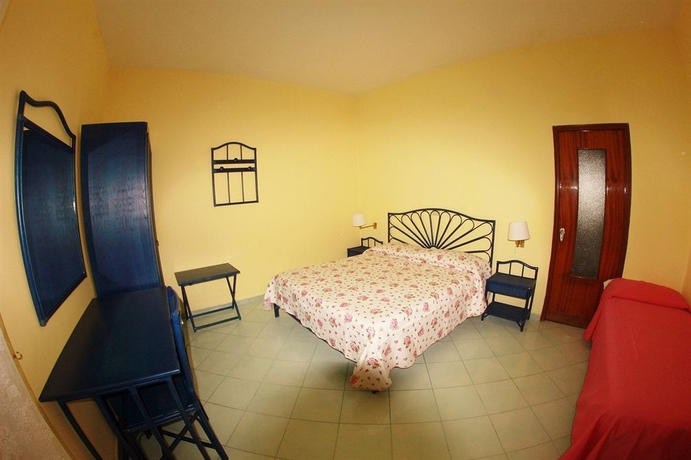 Imagen de la habitación del Hotel Maremonti, Panza. Foto 5
