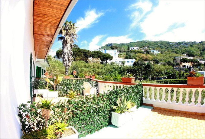 Imagen de los exteriores del Hotel Maremonti, Panza. Foto 8