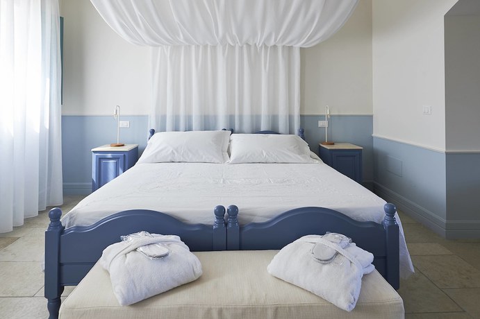 Imagen de la habitación del Hotel Marenea Suite. Foto 5