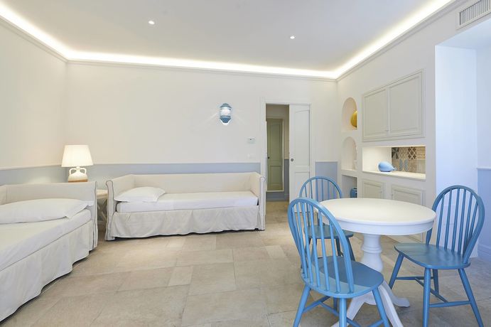 Imagen de la habitación del Hotel Marenea Suite. Foto 10