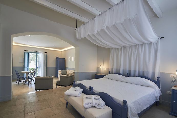 Imagen de la habitación del Hotel Marenea Suite. Foto 17