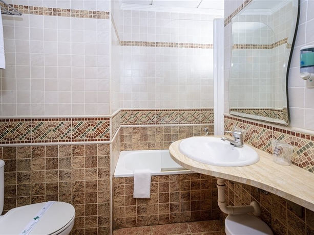 Imagen de la habitación del Hotel Mareny. Foto 10