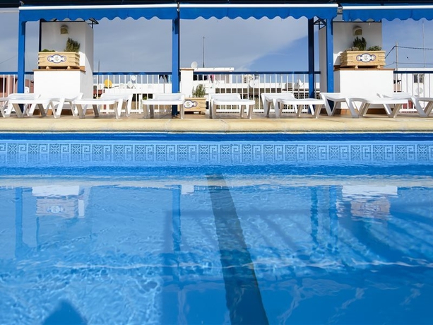 Imagen de la piscina del Hotel Mareny. Foto 20