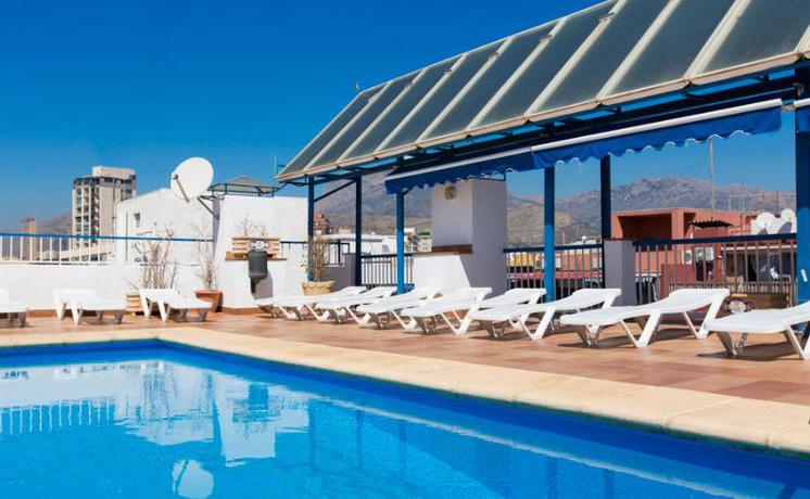 Imagen de la piscina del Hotel Mareny. Foto 22