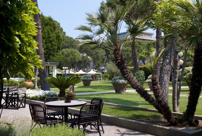 Imagen del bar/restaurante del Hotel Marepineta Resort. Foto 4
