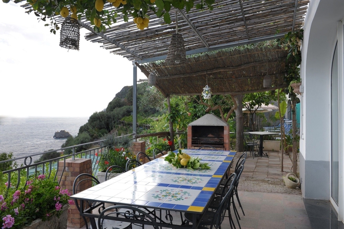 Imagen de los exteriores del Hotel Maresca Praiano. Foto 16